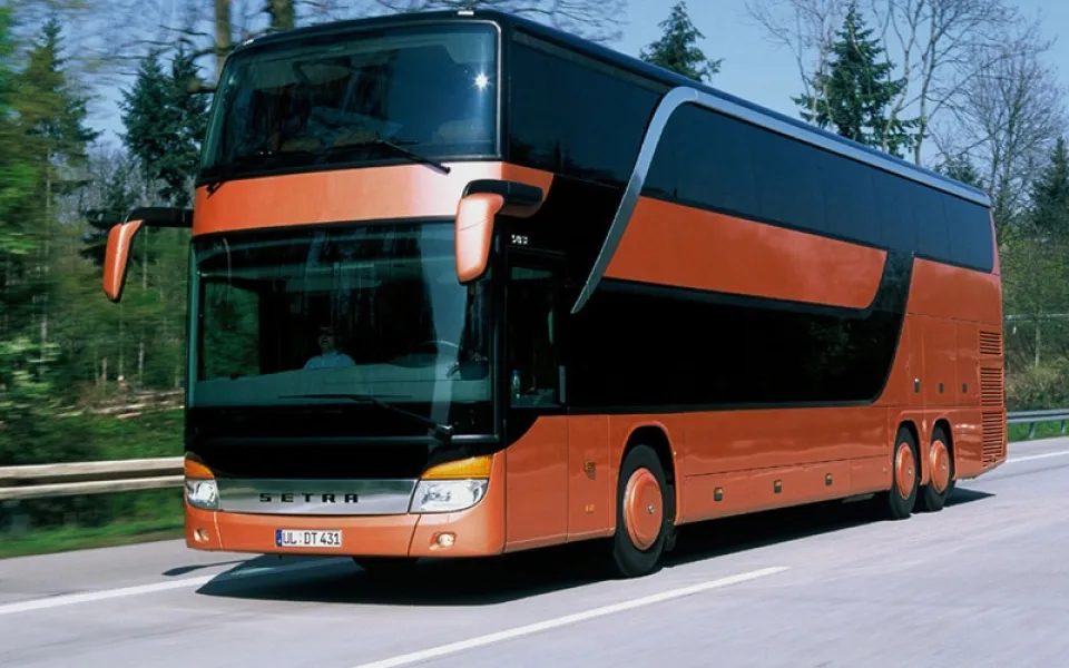 Dvoupatrový autobus Setra, foto: Flipacars.com