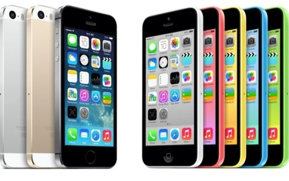 iPhone 5S a levnější model 5C, foto: Apple