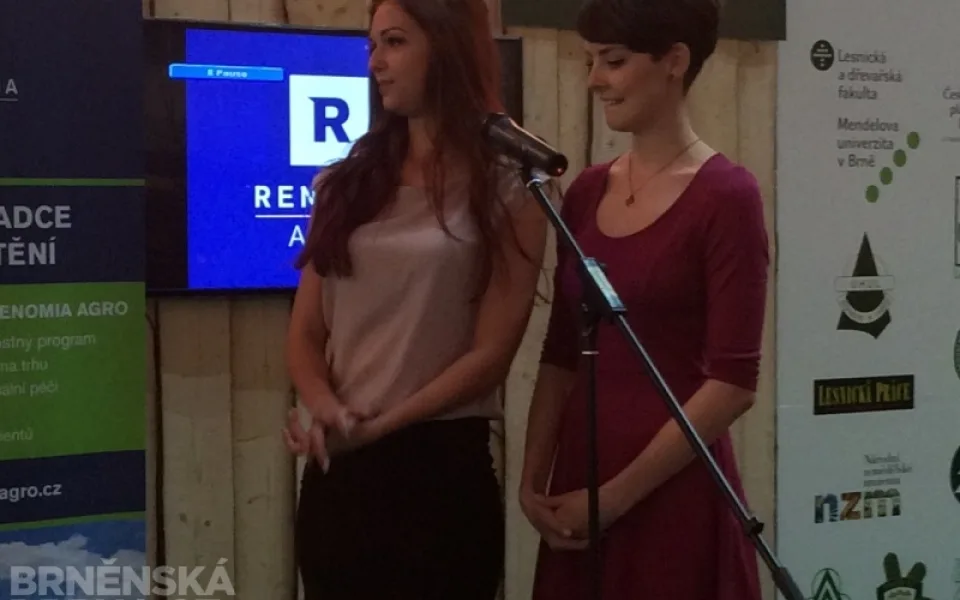 Česká Miss World 2013 Lucie Kovandová a Česká Miss 2013 Gabriela Kratochvílová (zleva) přijely na brněnské výstaviště, foto: Brněnská Drbna, David Zouhar