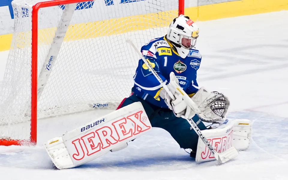 Brankář Marek Čiliak zasahuje v zápase se Spartou, foto: hc-kometa.cz