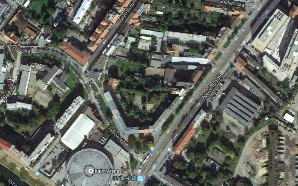 Vnitroblok, ve kterém mají vyrůst dva bytové domy, foto: Google Maps