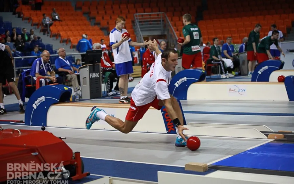 Na Mistrovství světa v kuželkách 2014 v Brně získali čeští juniorští reprezentanti stříbrné medaile. Na snímku reprezentant Polska, foto: Brněnská Drbna, Miroslav Toman