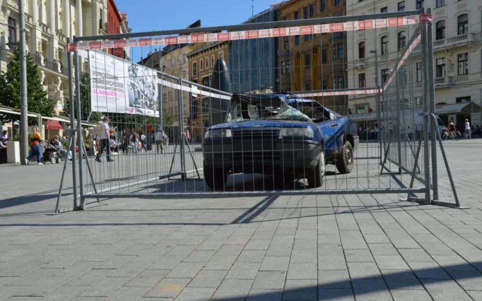 V centru Brna se objevila auta po nehodách, foto: HZS JMK