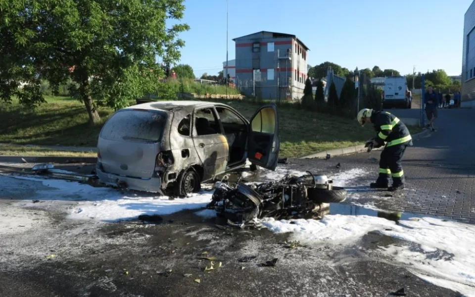 V Líšni zahynul po střetu s osobním autem motorkář, foto: HZS JMK