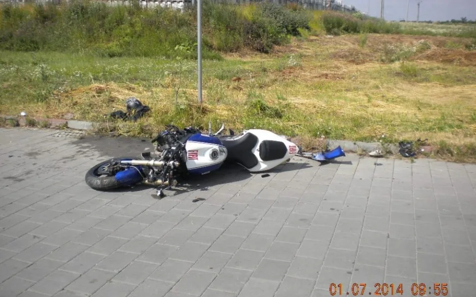 Havarovaný motocykl, foto: HZS JMK
