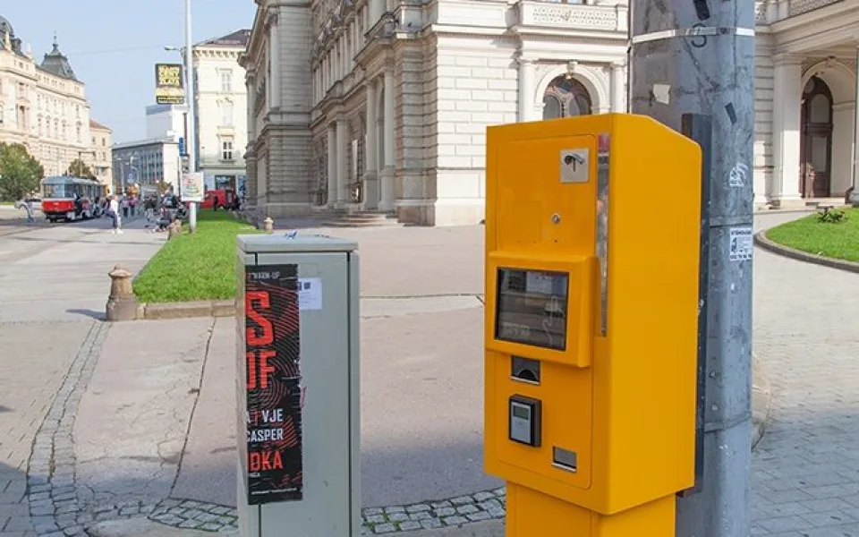 Bezhotovostní jízdenkový automat na Malinovského náměstí, foto: Brněnská Drbna, Miroslav Toman