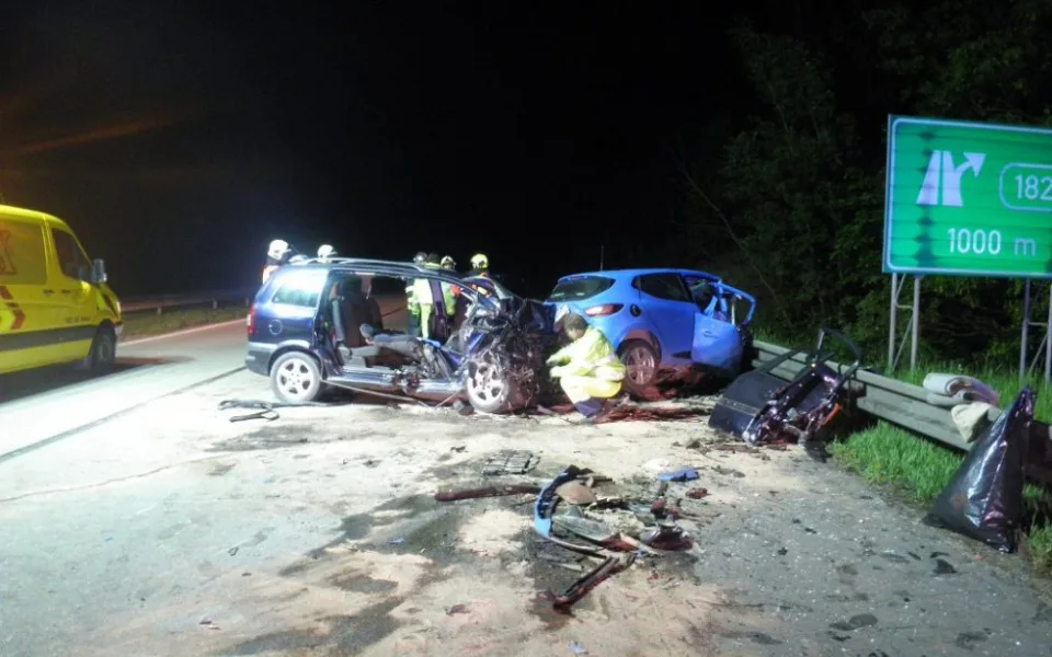 Tragická nehoda byla pravděpodobně způsobena nemocí německého řidiče, foto: HZS JMK