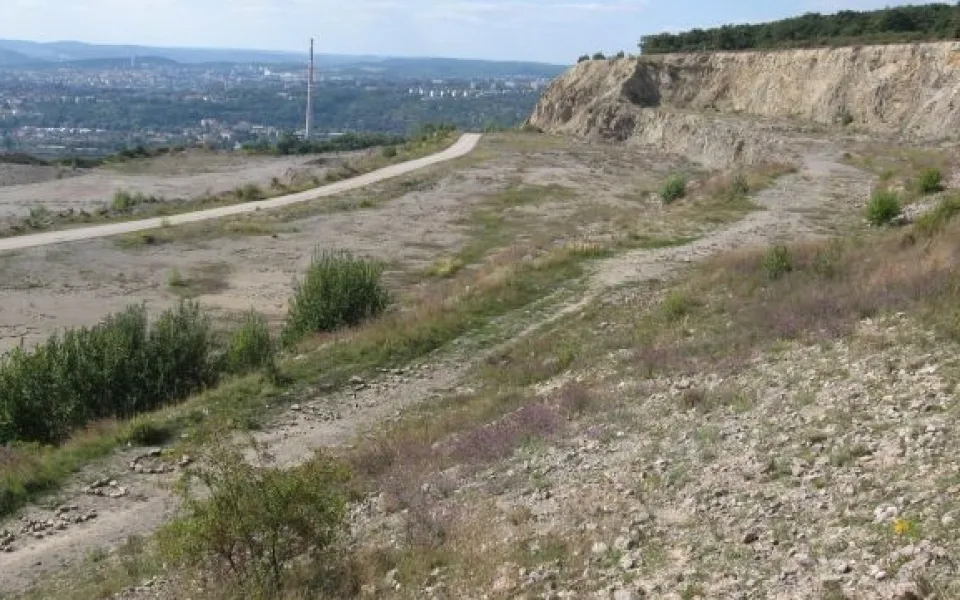 Ochranáři vybudovali nad lomem u Brna turistickou stezku