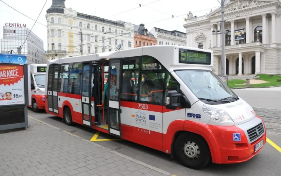 turistický minibus