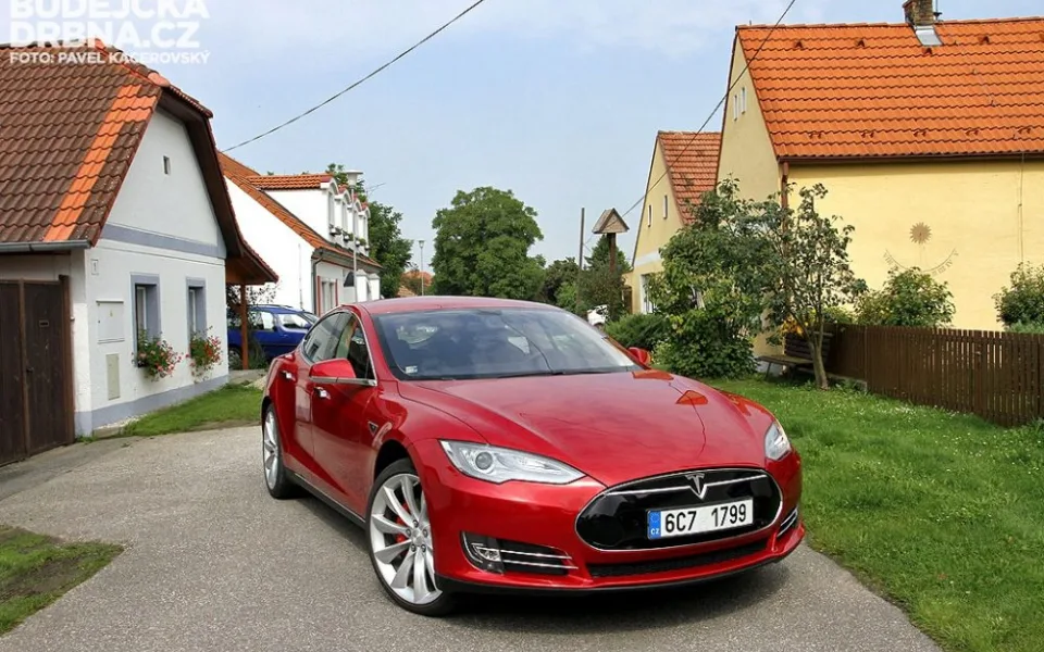 Elektromobil Tesla
