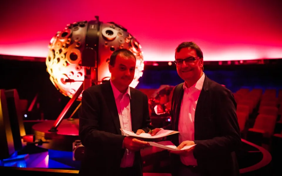 Jiří Dušek za Hvězdárnu a planetárium Brno a Thomas Kraupe za Planetarium Hamburg