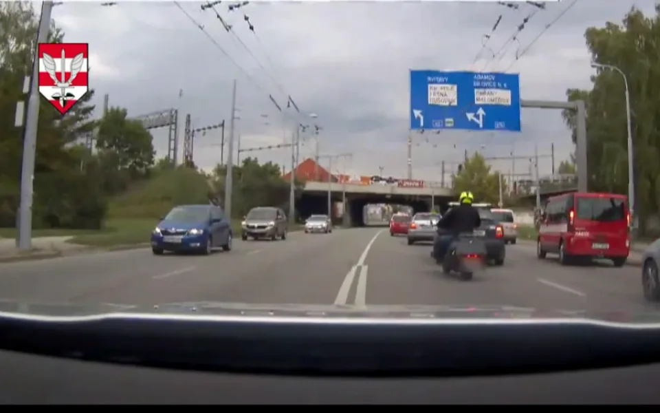 Řidič pod vlivem drog policistům neujel