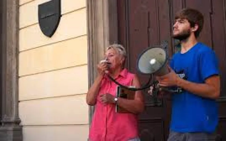 Manifestace bez omluvy (Anna Štofanová projev), Foto: Youtube