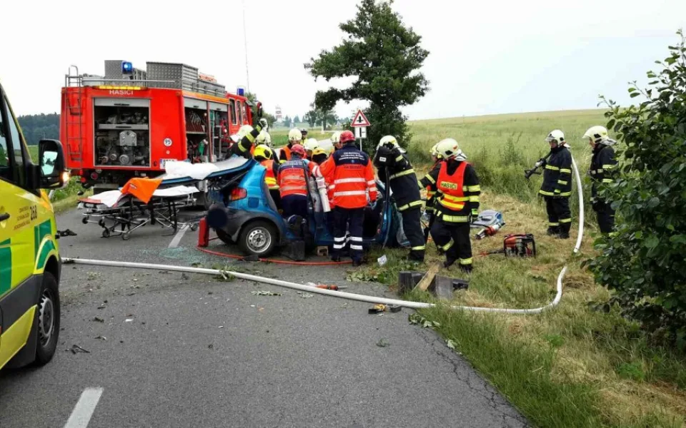 Pondělí bylo plné dopravních nehod. Zemřeli dva lidé
