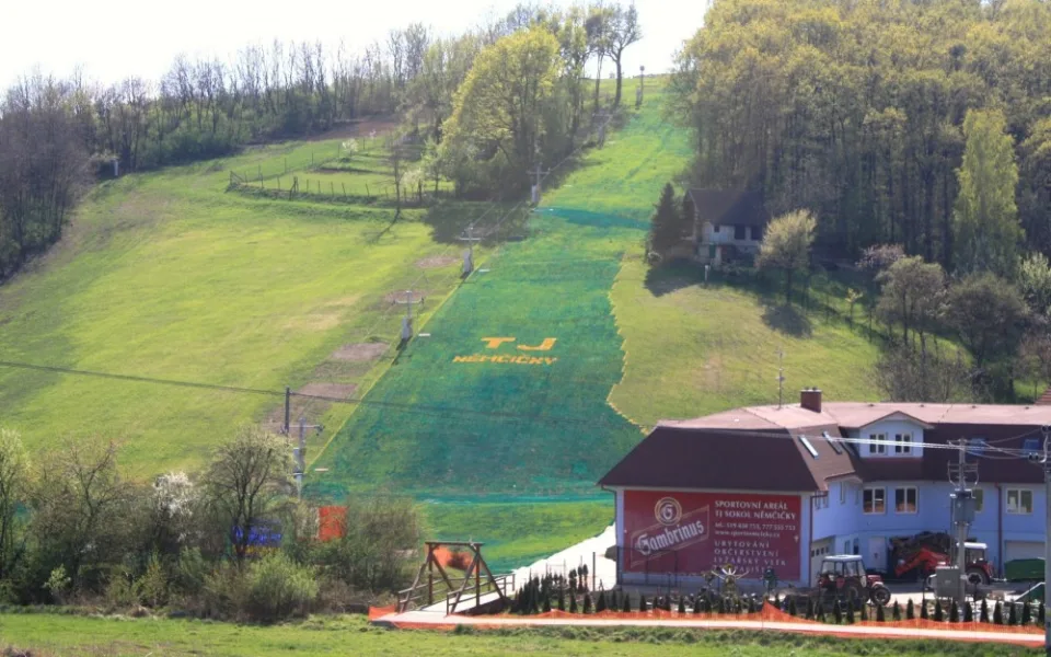 Lyžařský areál s umělým povrchem, Němčičky, zdroj: Turistika.cz
