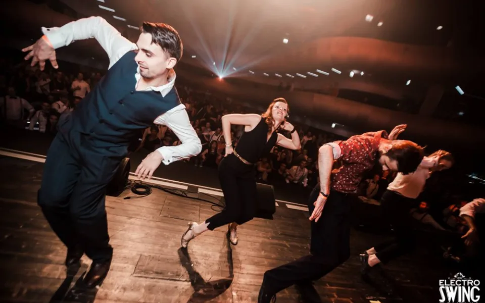 Electroswing fever, Autor: Alena Nikitenko