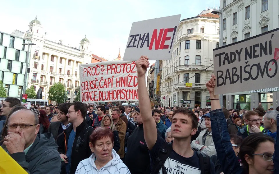 Lidé přišli vyjádřit nespokojenost se současnou politickou scénou, Autor: Martin Šeda
