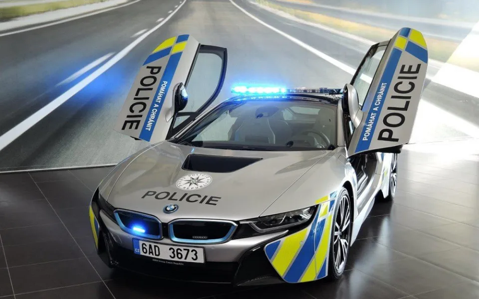 Policejní BMWi8