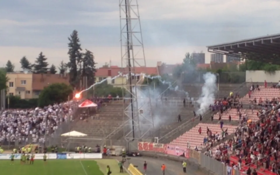Konflikt mezi Baníkovci a fanoušky Zbrojovky