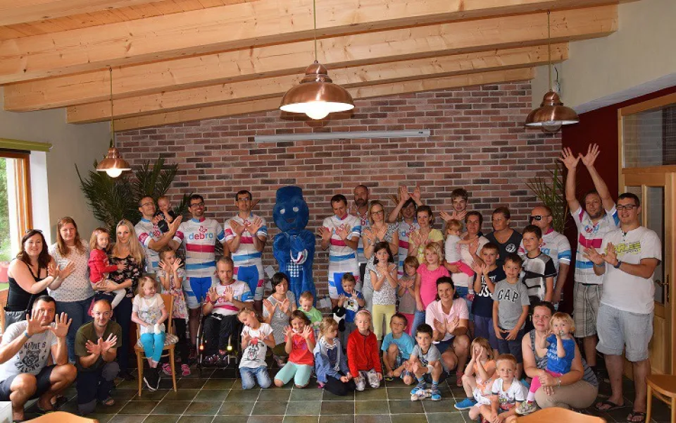 Mladí lidé chtějí pomáhat, příkladem je i projekt Debra