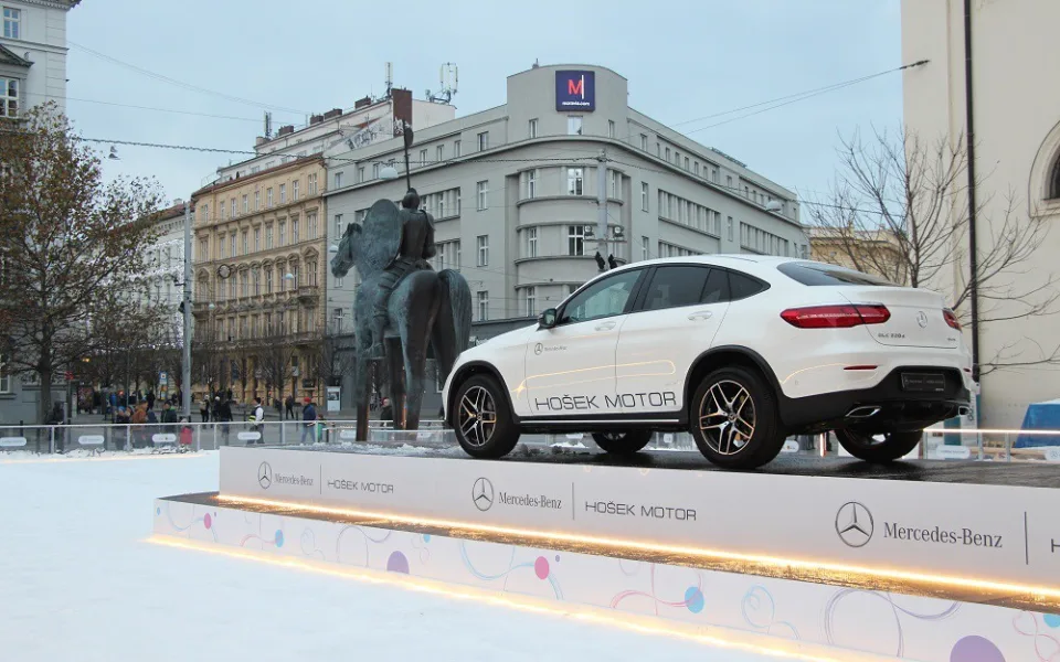 Reklamní Mercedes u Brusláku