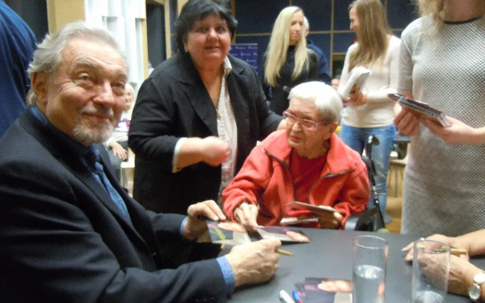 Karel Gott s fanynkami