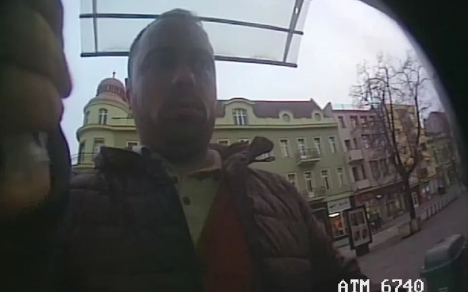 Nepoznáte tohoto muže?