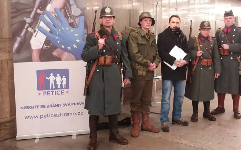 Protestující proti novele zákona o zbraních