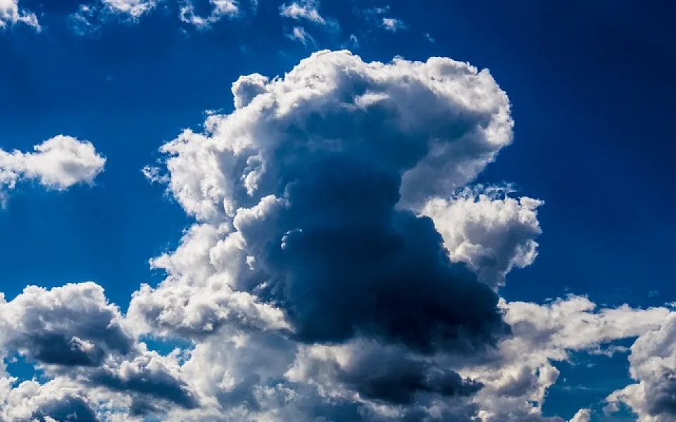 clouds-871718_640