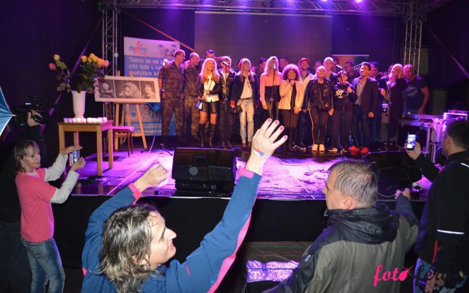 Benefiční koncert, závěrečná píseň