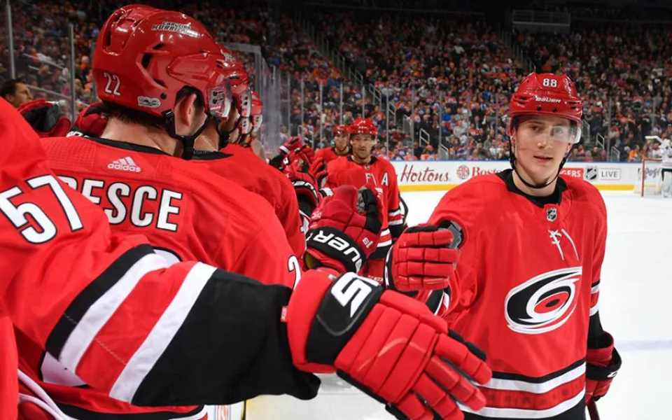 Martin Nečas v dresu Carolina Hurricanes