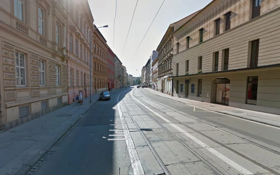 Údolní ulice od křižovatky s ulicí Úvoz směrem k Husově, zdroj: Google Maps