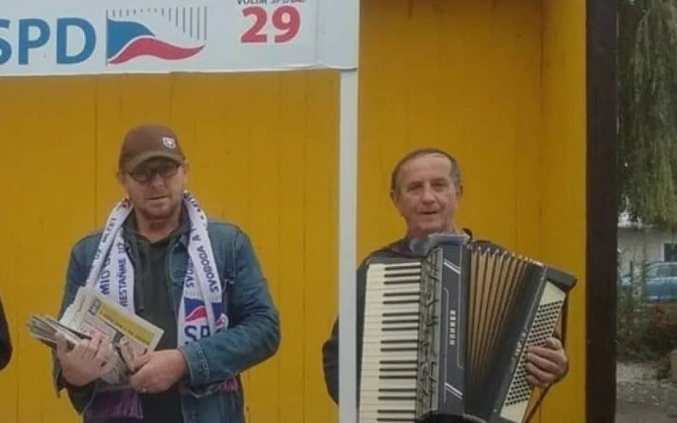 Jaromír Balda (s harmonikou)