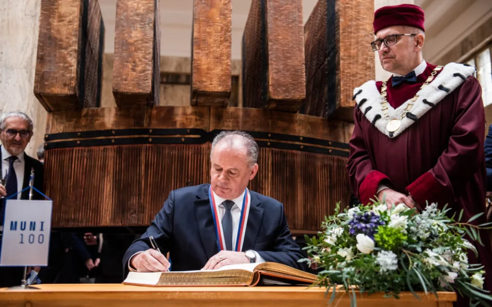Andrej Kiska a rektor MU Mikuláš bek