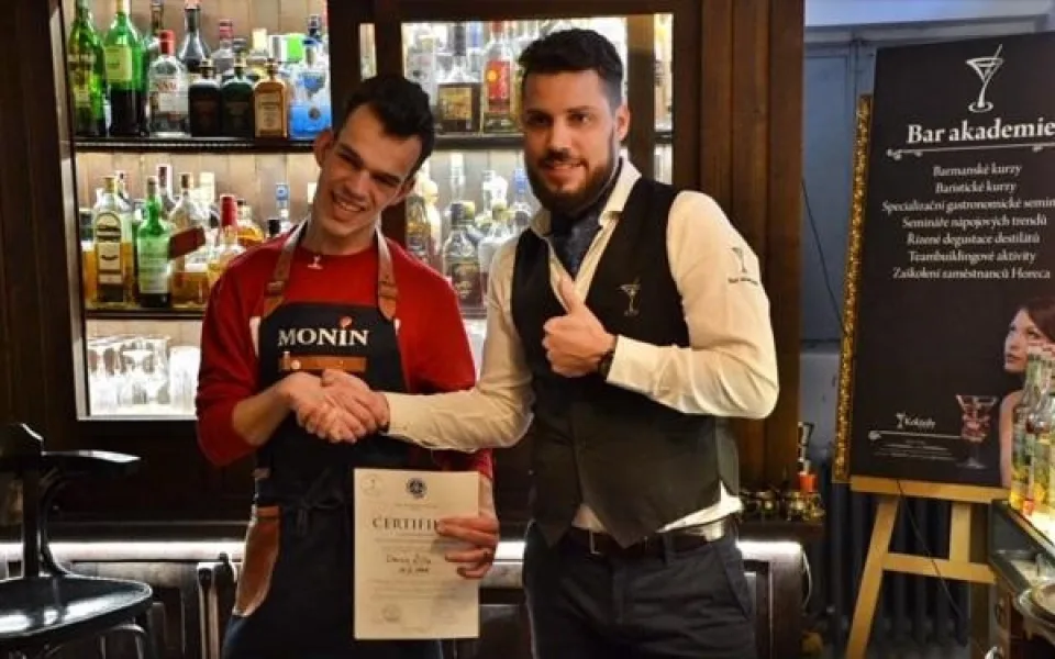 Novopečený barista Denis