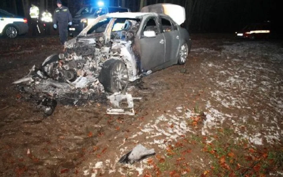 Řidič po hodě zapálil své auto na okraji Brna