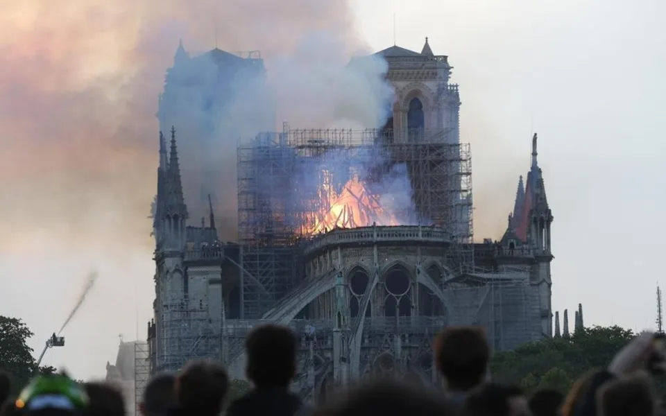 Hořící katedrála Notre-Dame