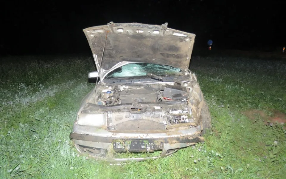 Zdemolované auto havárie u obce Trnové Pole