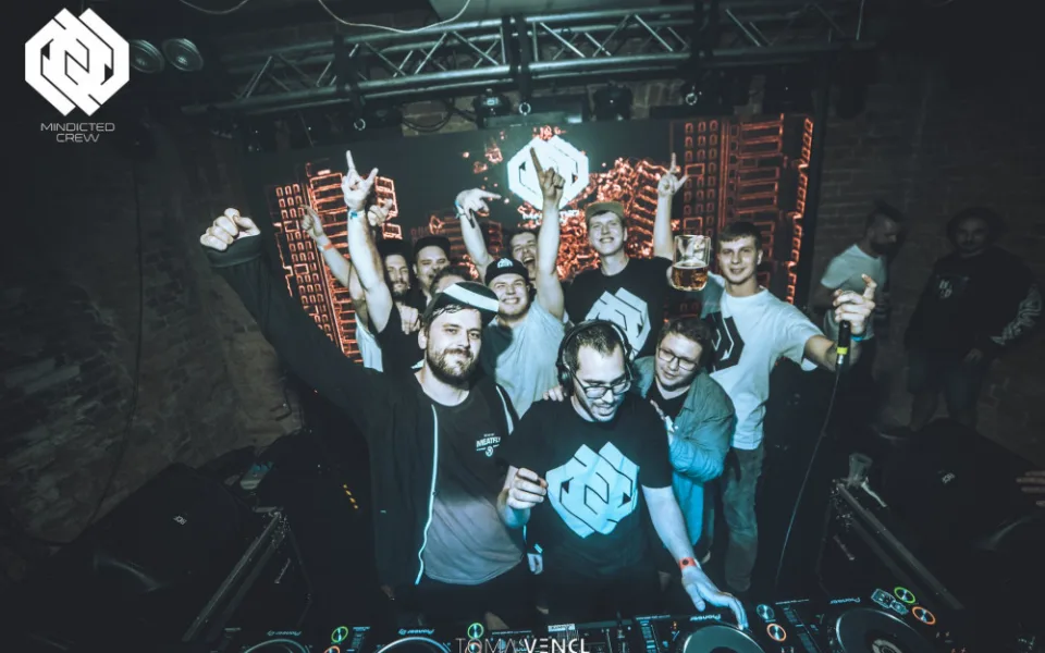 Mindicted Crew