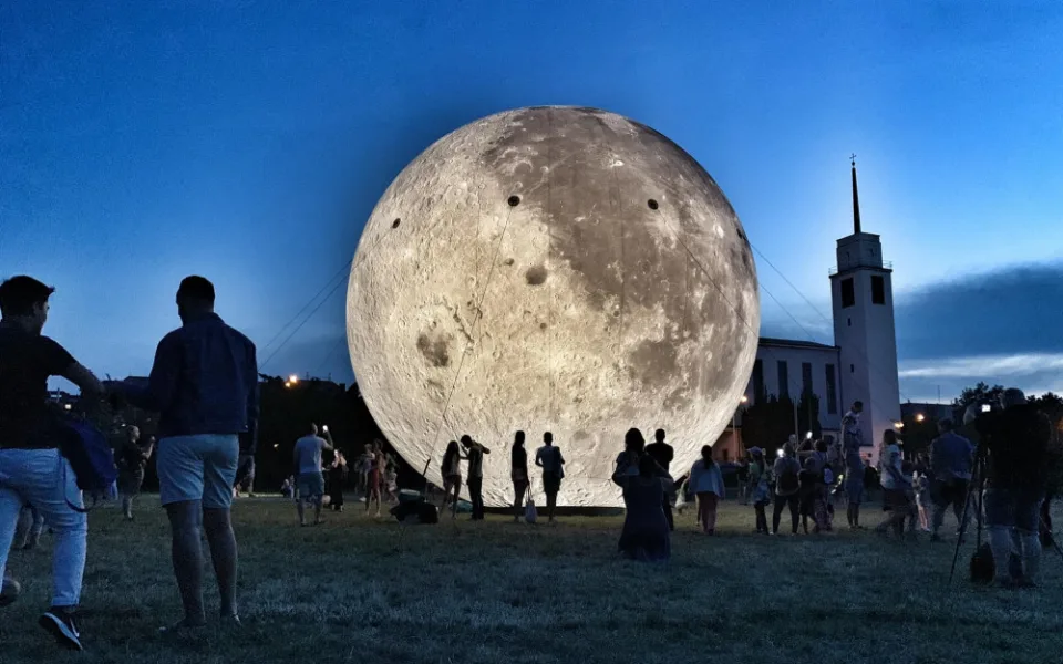 Nafukovací Měsíc na Kraví hoře