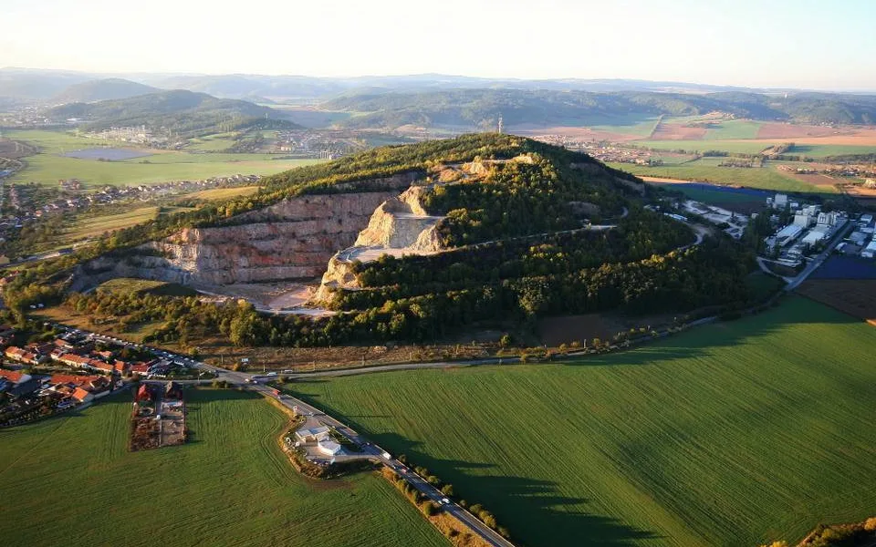 Čebín a přilehlý lom
