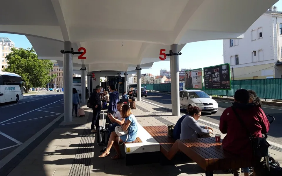 Nové autobusové nádraží u Grandu