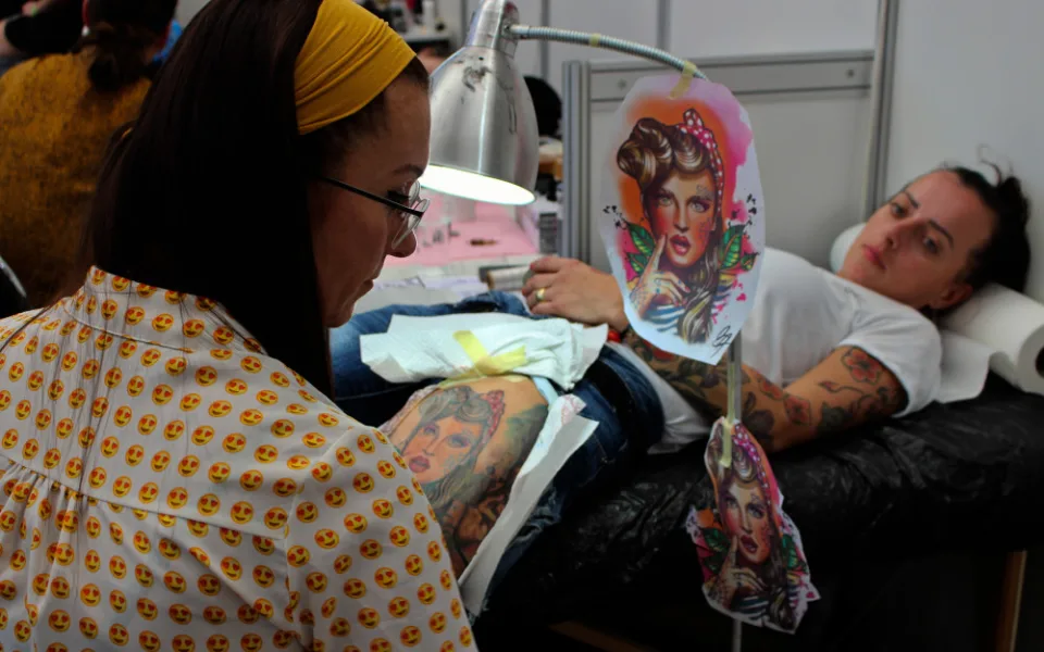 Letošní Tattoo Grand Prix Brno posunul hranice tatérských konvencí zase o něco dál