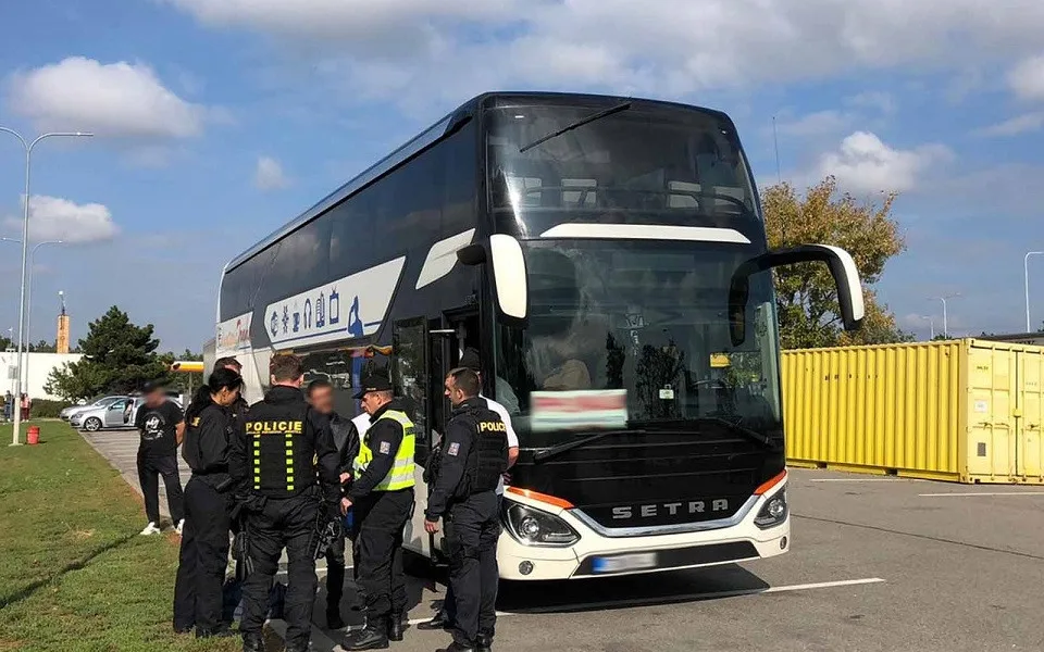 Jednalo se o dvoupatrový autobus mezinárodní linky. 