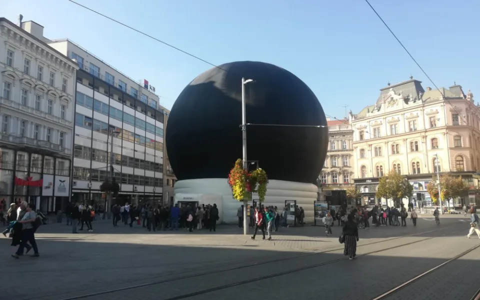 Projekce je na náměstí Svobody zdarma