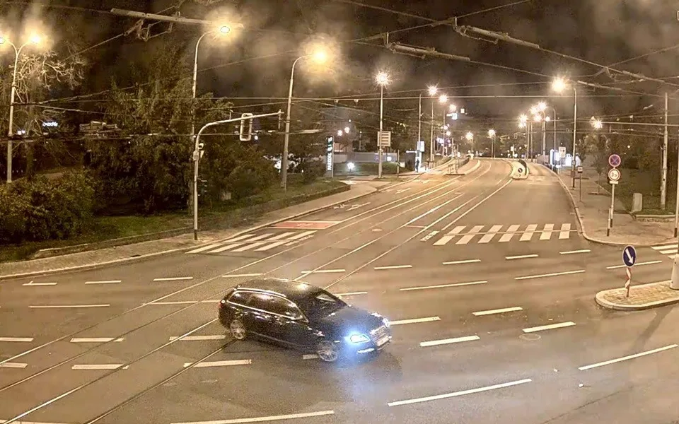 Auto z vykradeného klenotnictví