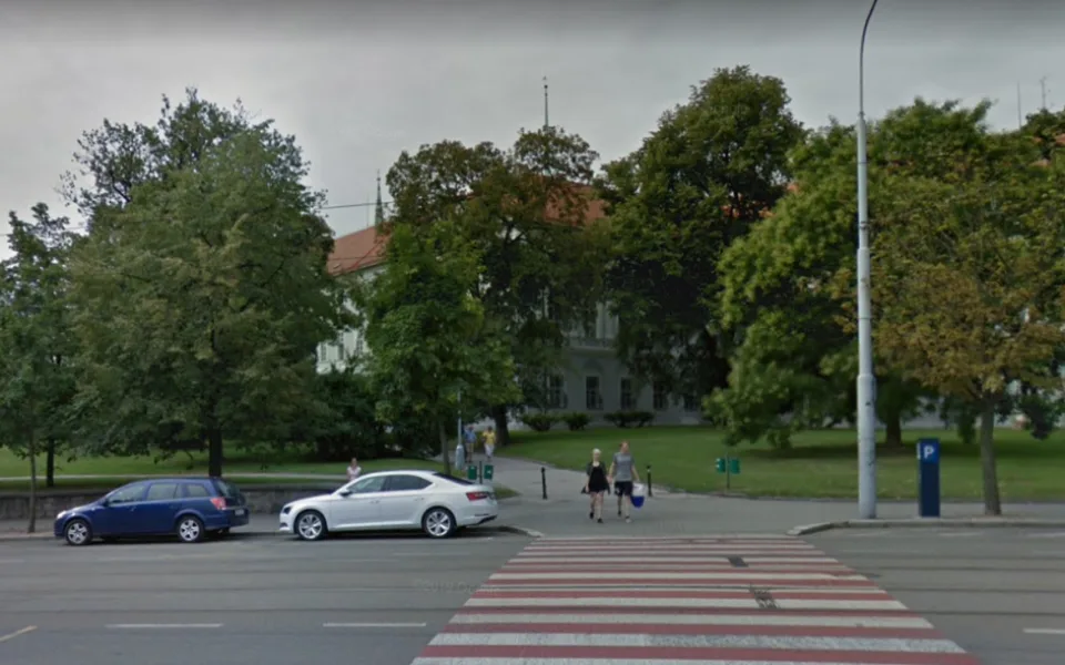 Park mezi Rooseveltovou a Běhounskou