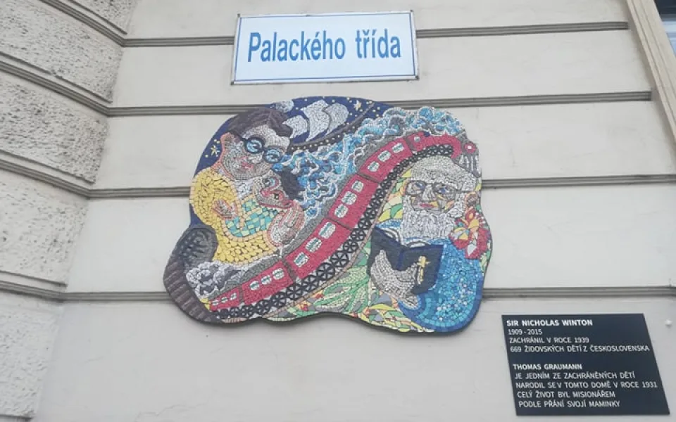 Pamětní deska sira Nicholase Wintona v Brně