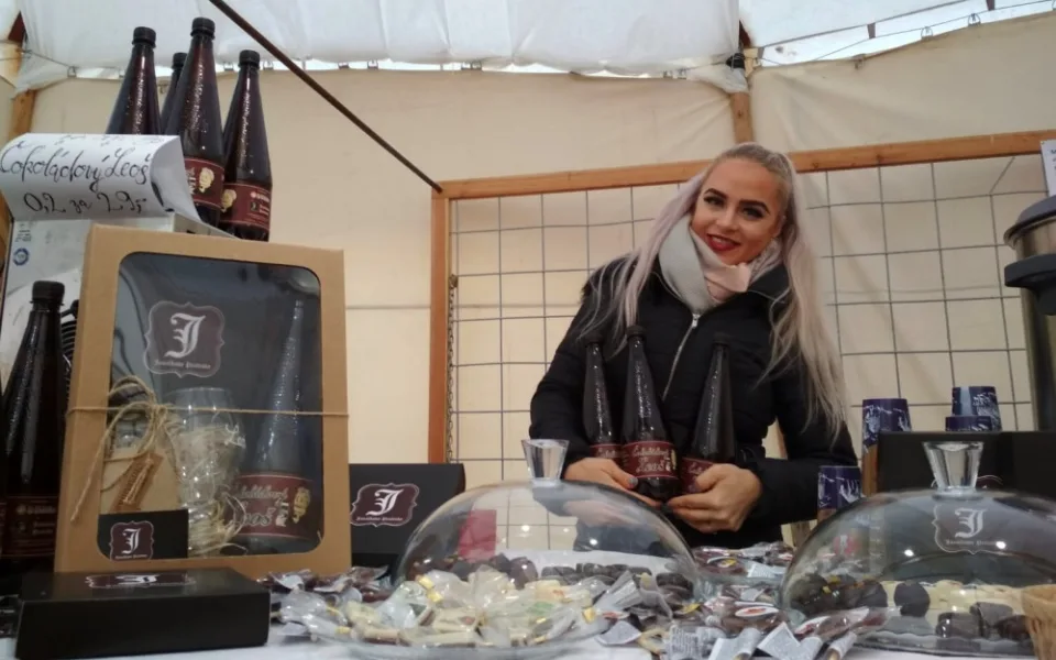 Stánek Janáčkových pralinek na Adventních trzích na Moravském náměstí