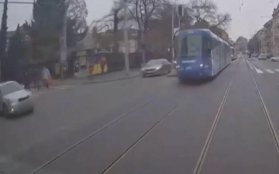 Videozáznam z kabiny řidiče šaliny